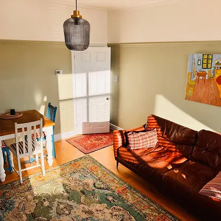 The Oxford Apartment *